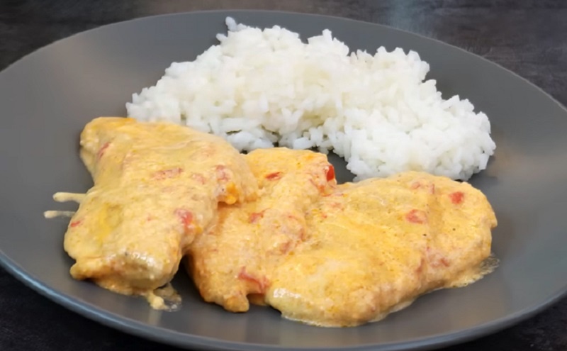 Лёгкий ужин, как в ресторане: простой рецепт риса с курицей и сливками