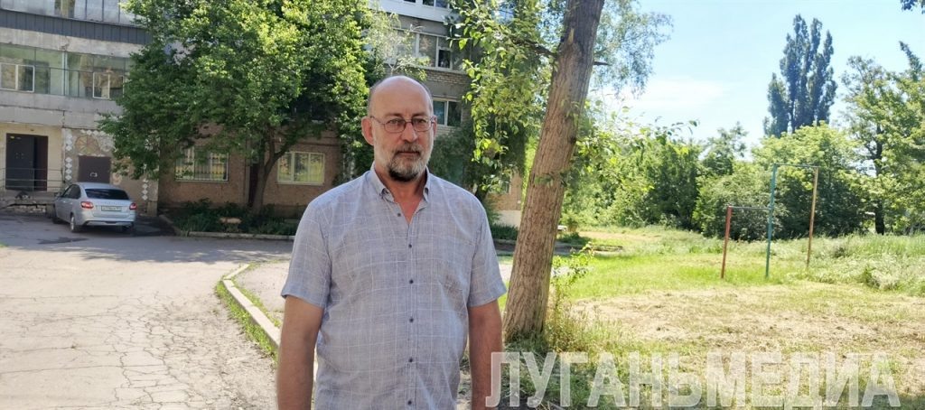 Специалисты Антрацитовского филиала ЕУК ведут плановый текущий ремонт МКД города