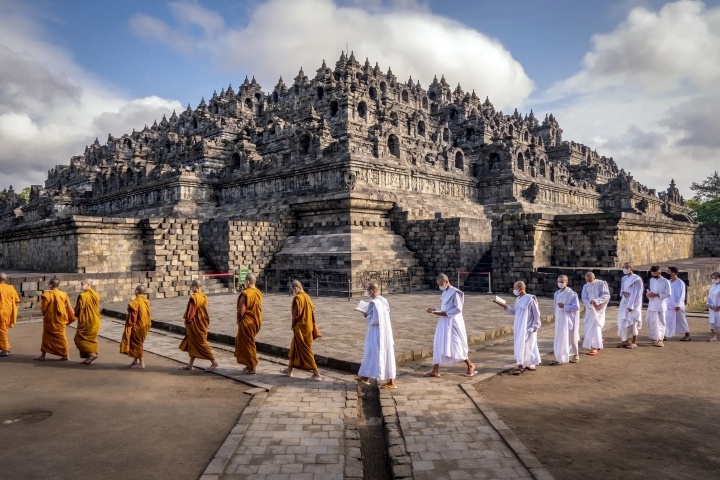 Буддийский храмовый комплекс Боробудур IX века (фото: injourneydestination.id)