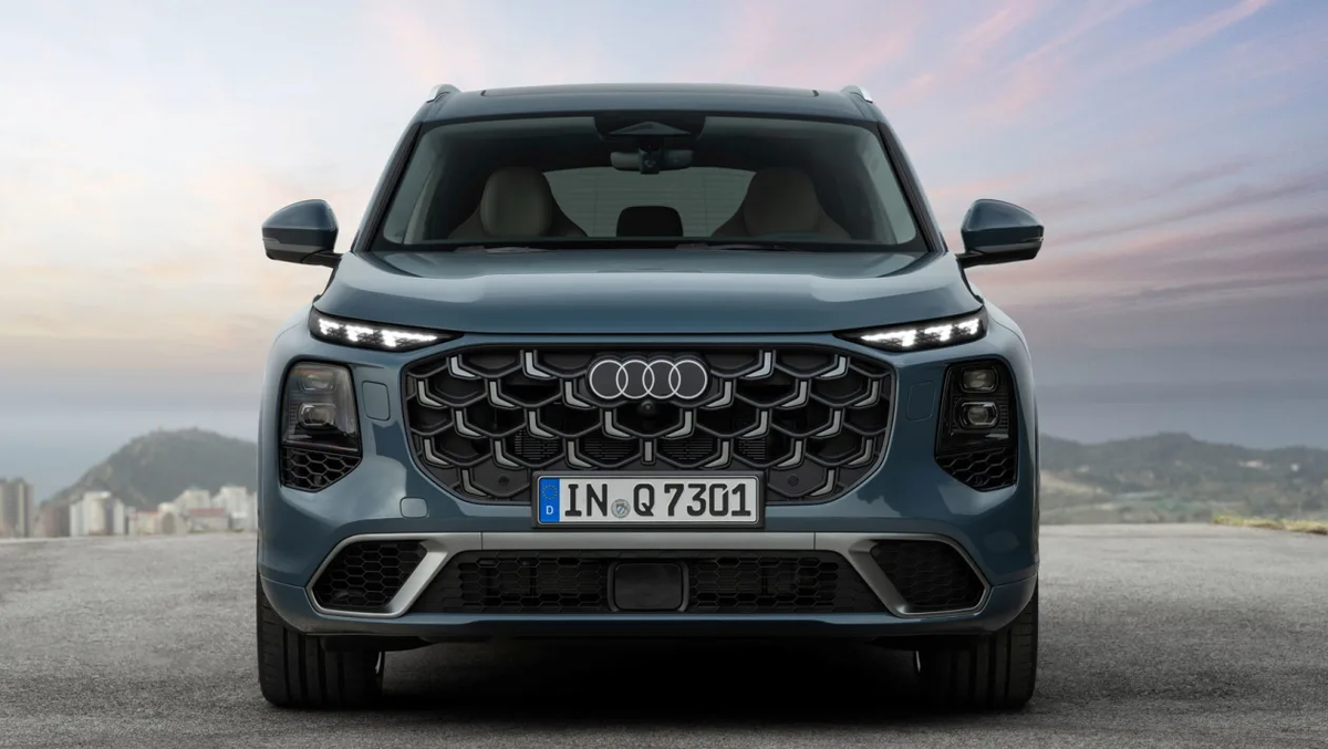 Передняя часть нового Audi Q7
