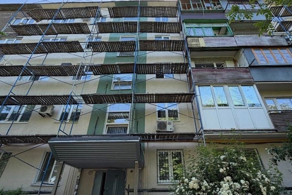    В Мариуполе завершают восстановление дома на проспекте Нахимова. Фото: «РКС-НР»