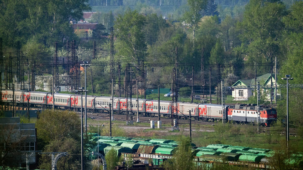 Помимо петербургского, задерживаются поезда на Москву (от 3 до 8 часов), Мурманск (9 часов) и Челябинск (1 час).📷Фото: Василий Шитов / Коммерсантъ
