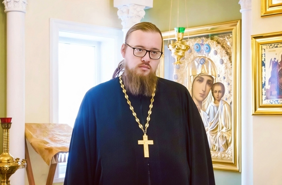Александр Ермолин — иерей, настоятель храма Смоленской иконы Божией Матери в селе Соловцово и храма Блаженной Матроны и Ксении Петербургской в Казани. Председатель миссонерского отдела Казанской епархии, проректор по учебной работе Казанской православной духовной семинарии.