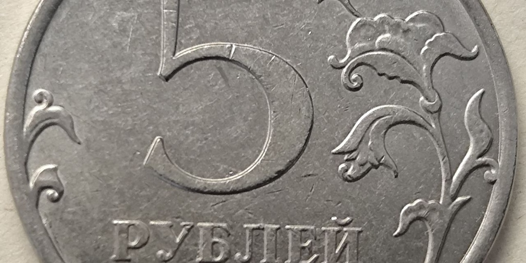 Оценивается в районе 200 000 рублей. 5 рублей 2016 года регулярного чекана.