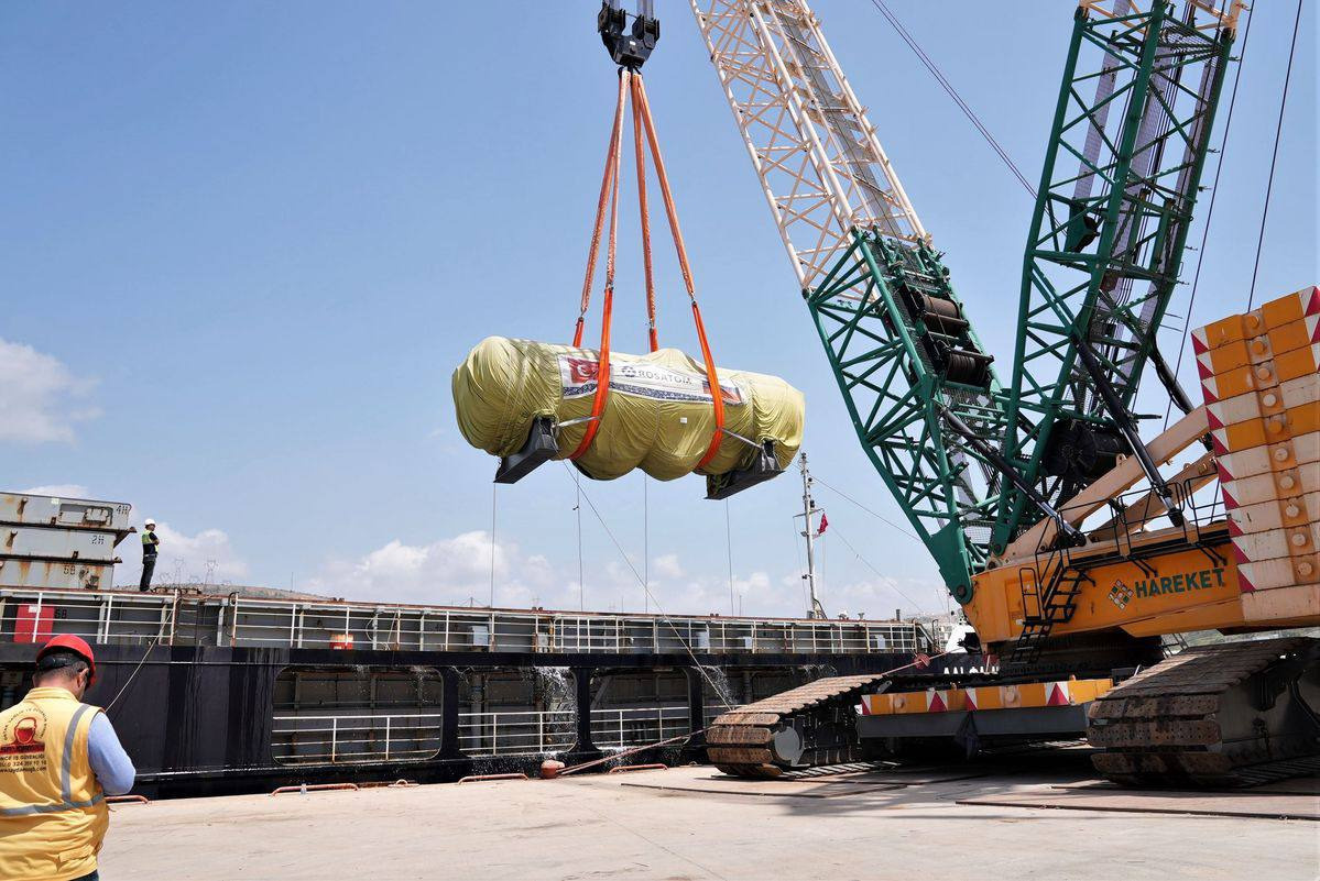 Доставка парогенераторов на строительную площадку. Источник: portnews.ru