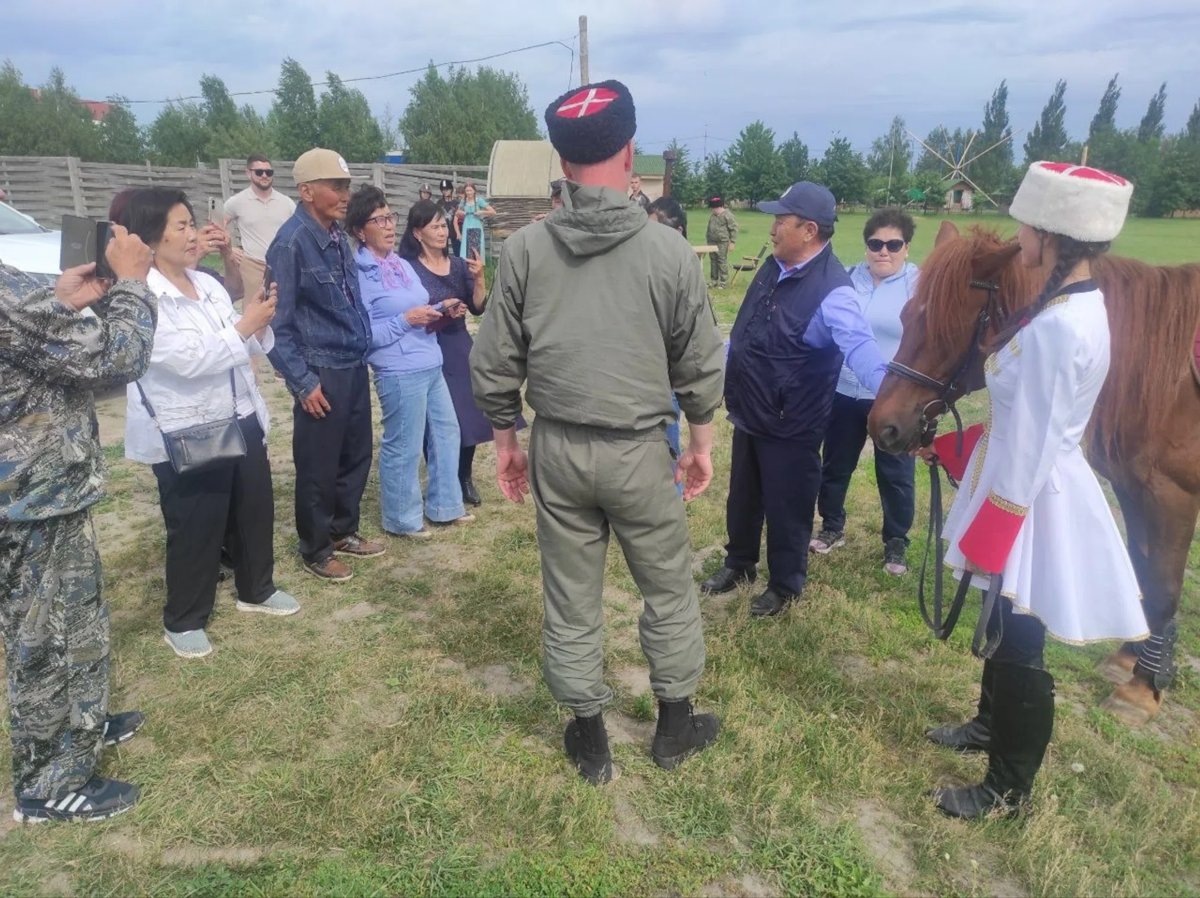    Иностранцев привезли в конный парк Кургана, где прошла фотосессия с животными