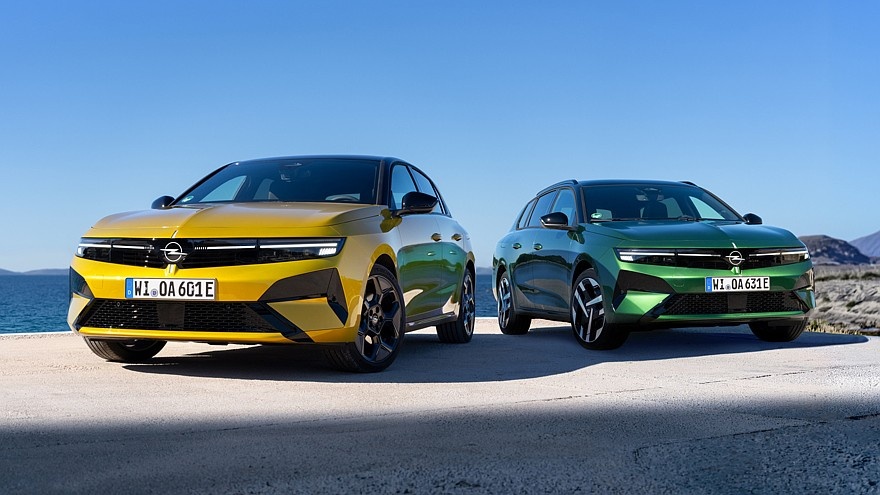   На фото: хэтчбек и универсал Opel Astra