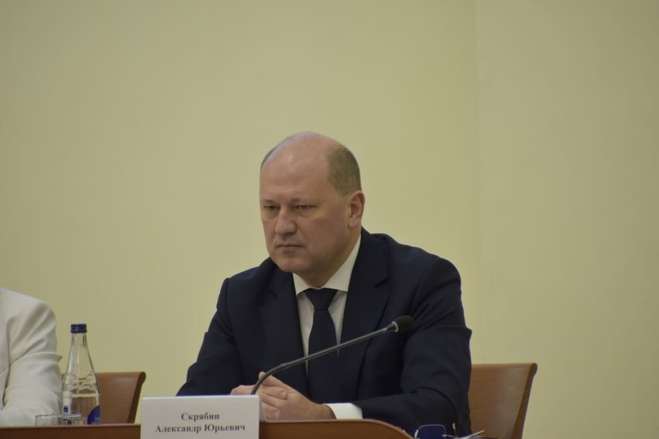    Александр Скрябин призвал тщательно проверять источники любой поступающей информации. Дмитрий КУТЕПОВ