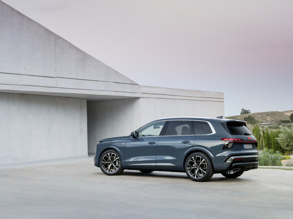    Новый Audi Q7   
Audi