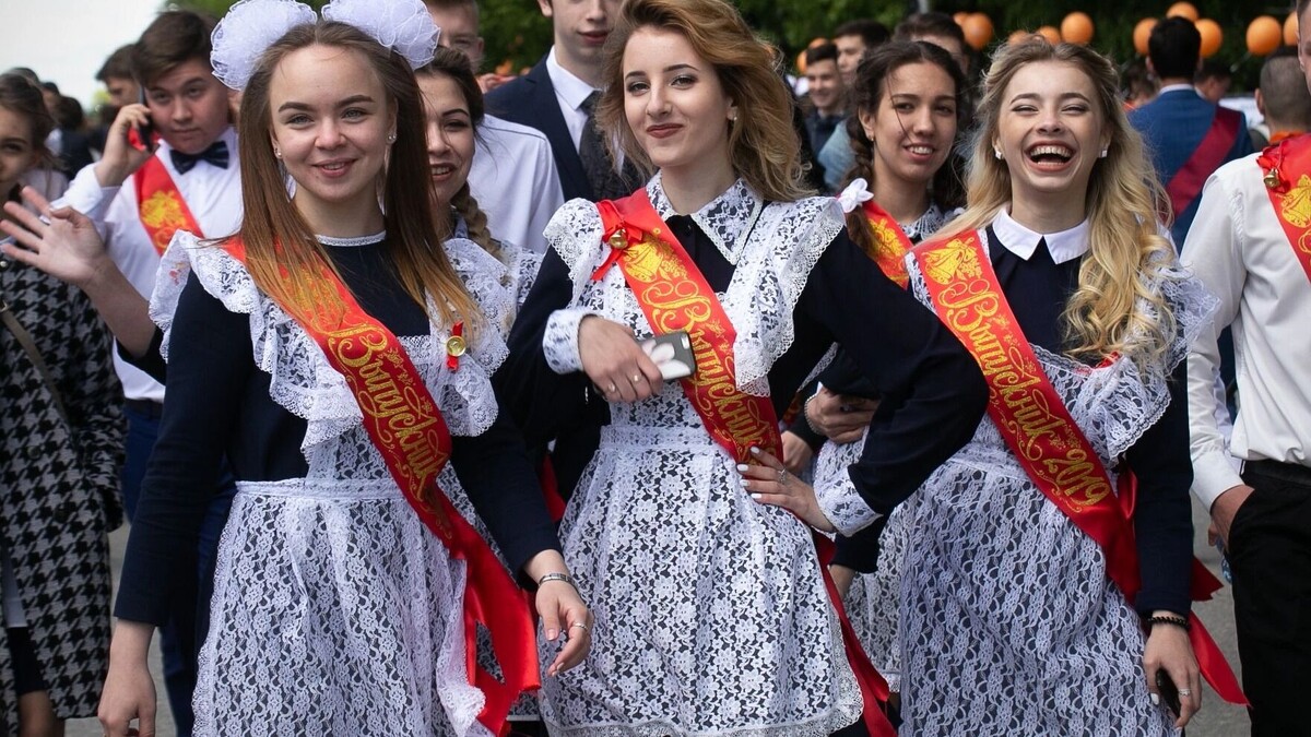    Ростовчане готовятся к выпускным, а в Батайске ищут виновников загрязнения озера   1MI