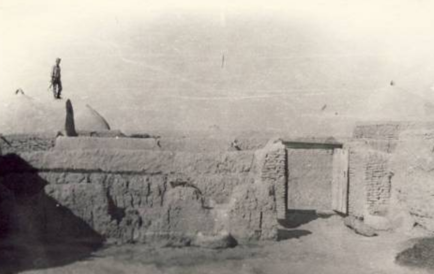 Пограничники Керкинской ДШМГ на проческе афганского кишлака. ДРА, 1983 год