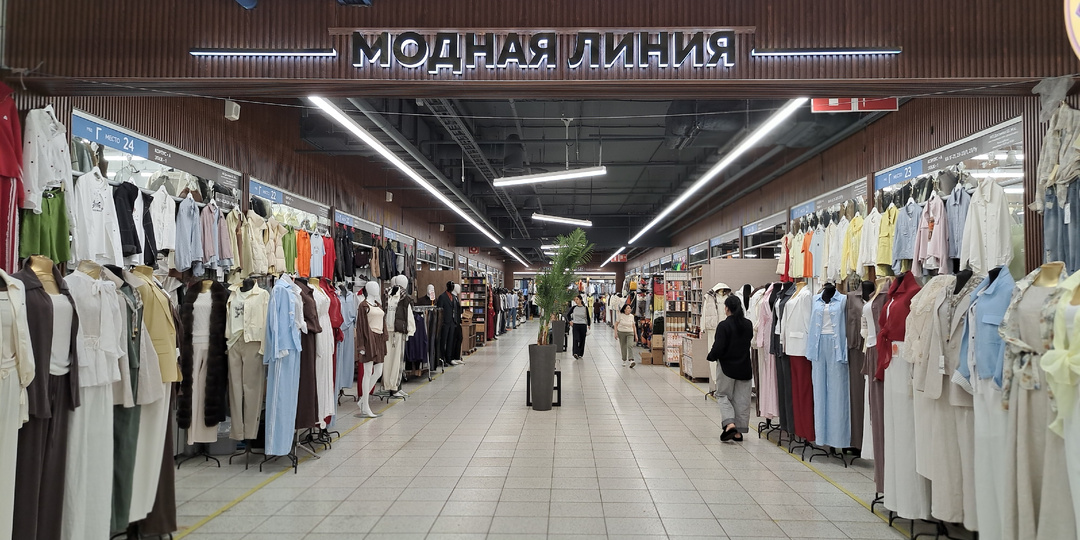 Что за наряды на Садоводе! Всё бы примерила, было бы время )))
