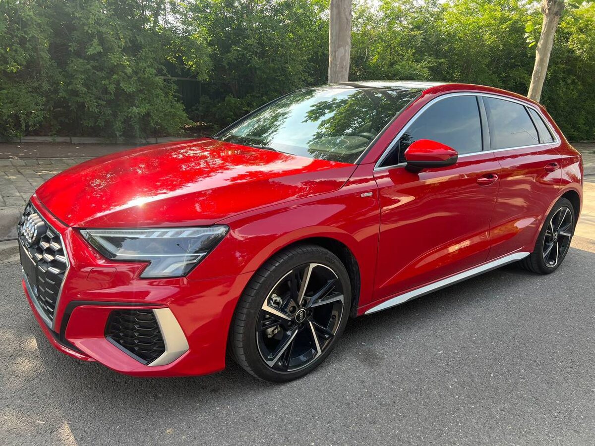 Audi A3 Sportback S-line, красная, 2022 год