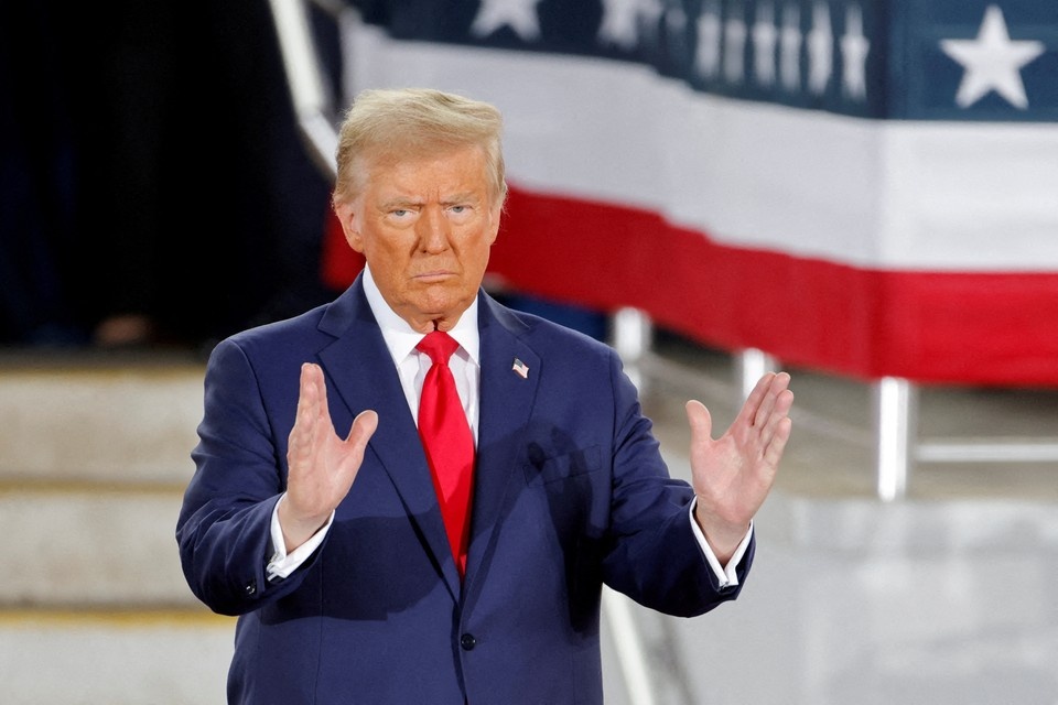    Трамп назвал инцидент с упавшим вертолётом "не таким уж серьёзным". REUTERS