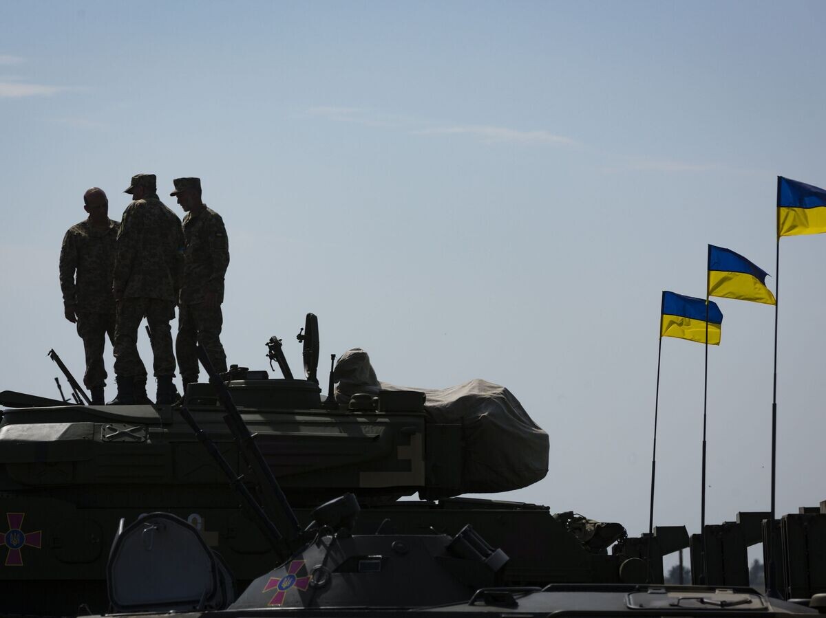    Военная техника на военном аэродроме в Чугуево Харьковской области © РИА Новости . Михаил Палинчак