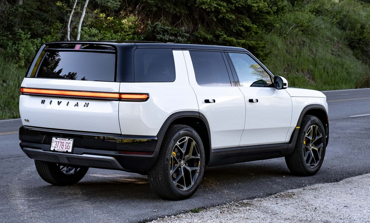 Rivian R2 выглядит гармонично с любой стороны