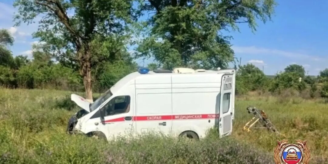 На Ставрополье скорая с пациентками съехала в кювет
