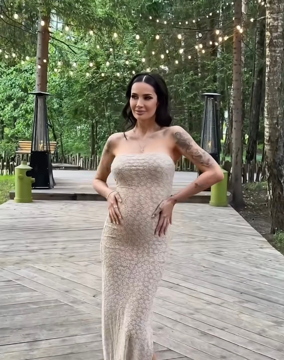     Саша Кабаева. Фото: Instagram (Запрещён в РФ) @sashakabaeva_official