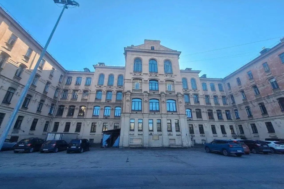    Внутри здания восстановят мозаичные полы из плитки терраццо и уникальный деревянный кессонированный потолок. Фото: ГАТИ