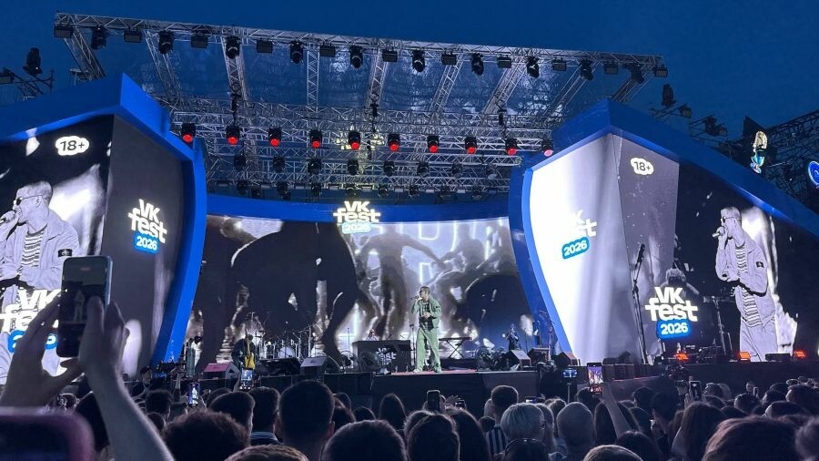 VK Fest в Казани: Очередь за впечатлениями, татарская сцена и лекция Саши Белого