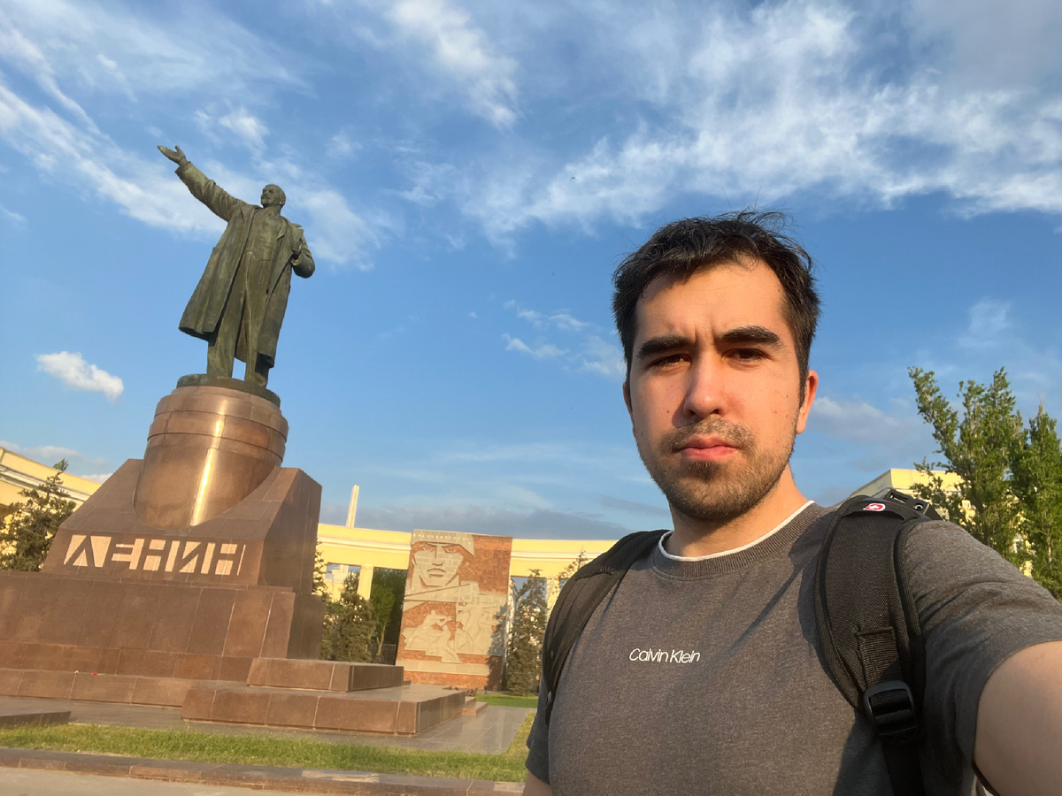 Этот памятник в центре Волгограда, но мне нужно больше!
