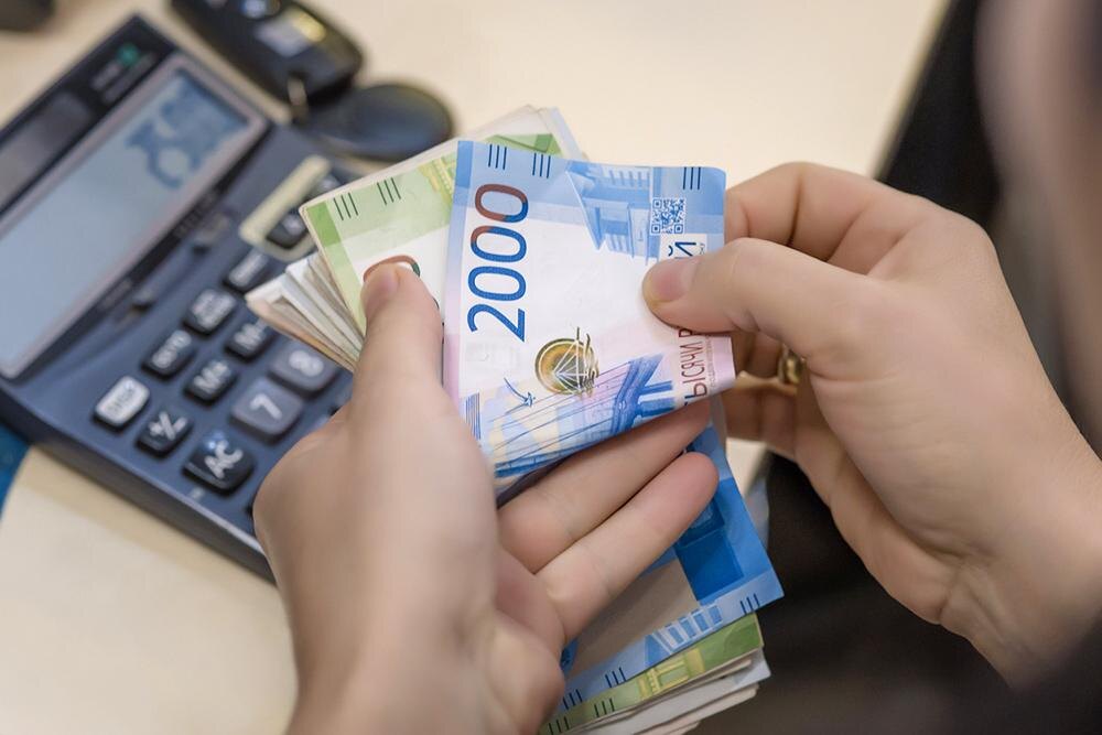 Зарплата по-новому: что изменит ввод почасового МРОТ в России