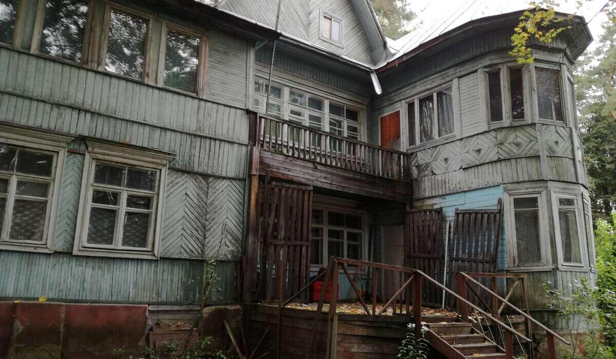 Литературный посёлок ветшал в 90-е гг.