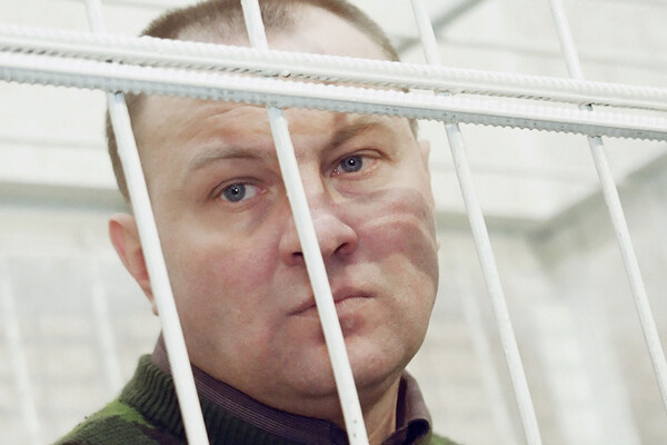 Полковник российской армии Юрий Буданов в зале суда, 2001 год / Сергей Венявский/РИА Новости   📷