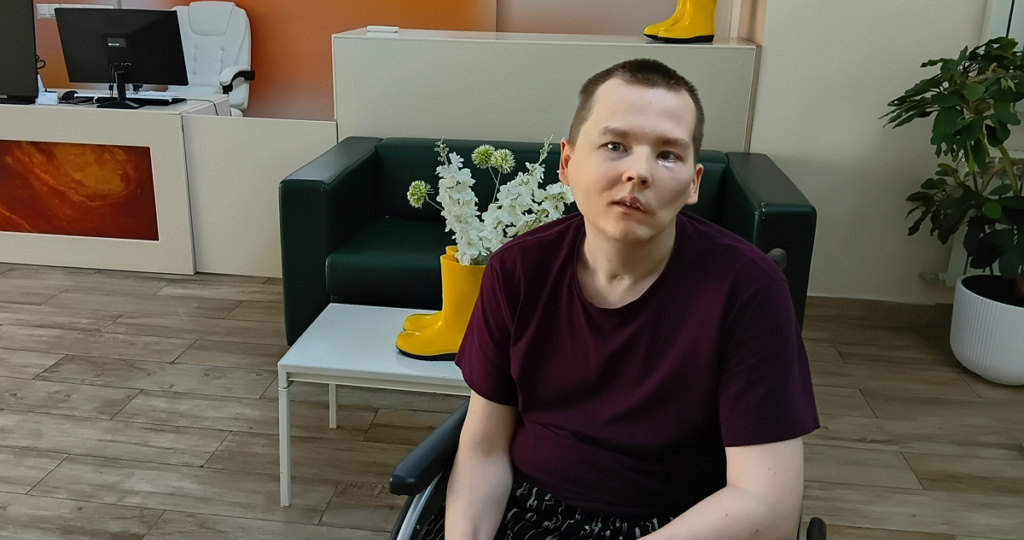 После тяжелого кровоизлияния в мозг у Алексея улучшился баланс и восстанавливается речь