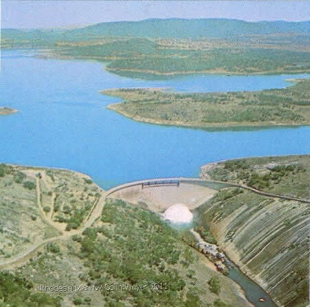 Вид с воздуха на плотину Кайл на реке Мтиликве. Юго-Восток Родезии. 