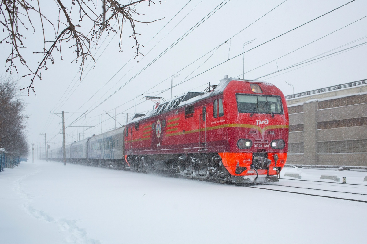 ЭП2К-185 в окраске депо Санкт-Петербург Московский. Калитники, 