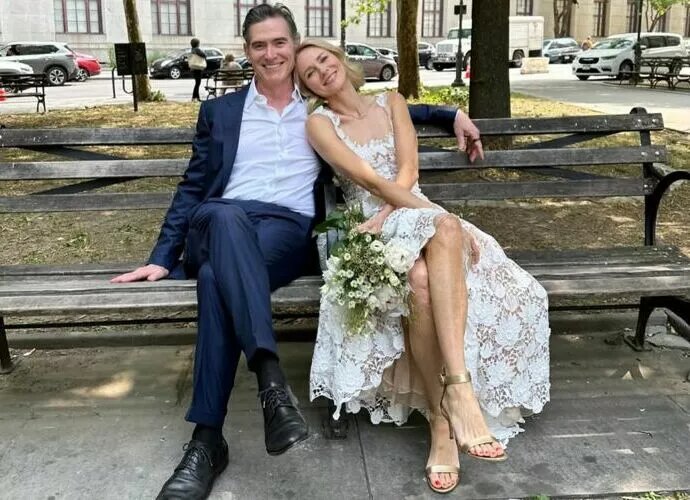    Наоми Уоттс показала селфи с мужем в честь годовщины свадьбы