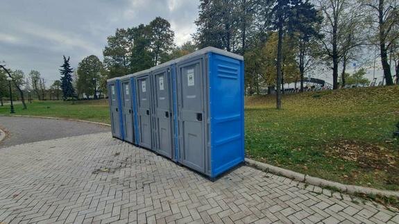    Может, стоит штрафовать не только справляющих нужду на улице, но и власти, не позаботившиеся о наличии общественных уборных?