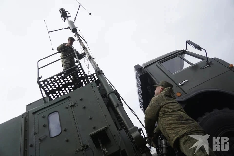    Массовая ночная атака 326 украинских беспилотников самолетного типа была успешно пресечена дежурными силами ПВО. Алексей БУЛАТОВ