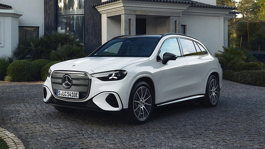    На фото: Mercedes-Benz GLC with EQ Technology