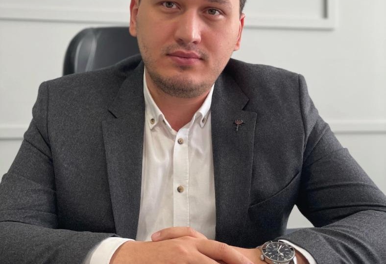 Получал госконтракты, а потом пришли следователи: что известно о громком деле