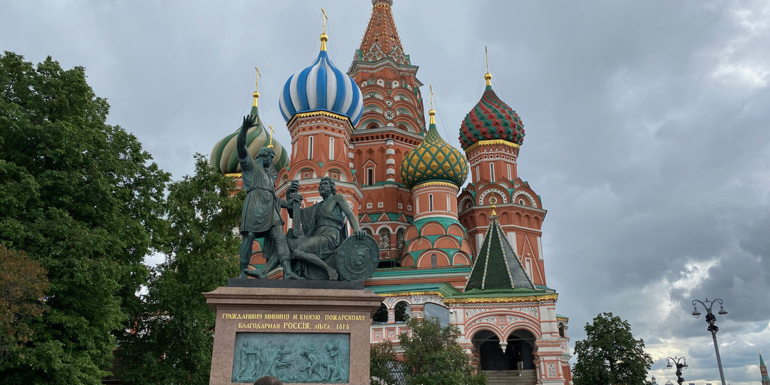 Собор Василия Блаженного в Москве: кого здесь похоронили, человек без одежды и горшочек с жалованием