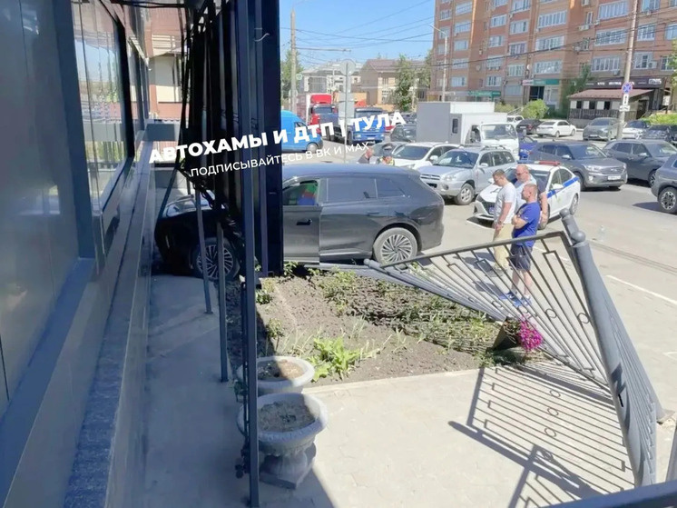     Фото: канал «Автохамы и ДТП | Тула»