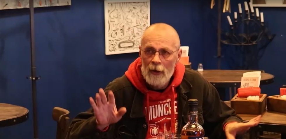 Сергей Нижников, звукорежиссёр, барабанщик групп ТАЙГА, ОРКЕСТР ОДНОРАЗОВОЙ МУЗЫКИ. Интервью в новосибирском баре-галерее "Неяэтопредложил"