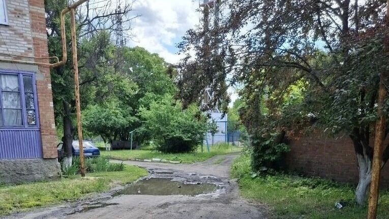    По улице Киевской, 23 и переулку Краснодонецкого, 9 в городе Гуково течет вода    читатели / rostovgazeta.ru