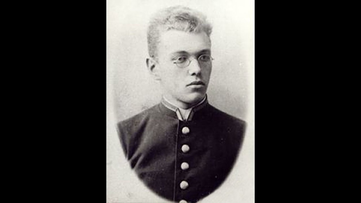 В 1898 г. молодой Валентин Феликсович поступает на медицинский факультет Киевского университета