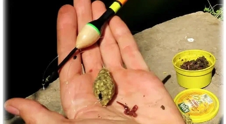 Готовая снасть к заброске в воду.