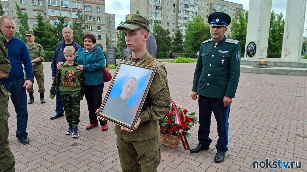    В Новотроицке погибшего на СВО Павла Пузатова похоронили в его день рождения   nokstv.ru