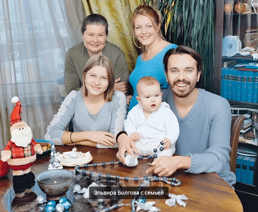 С мамой, Антоном Ананьиным и дочками Глафирой и Радамирой
