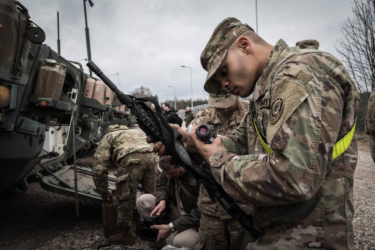     Американские военные в Польше   
(cc) NATO North Atlantic Treaty Organization