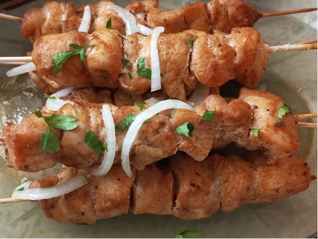 Сочный куриный шашлык в духовке.