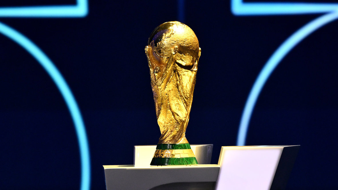    Трофей чемпионата мира по футболу. Getty Images
