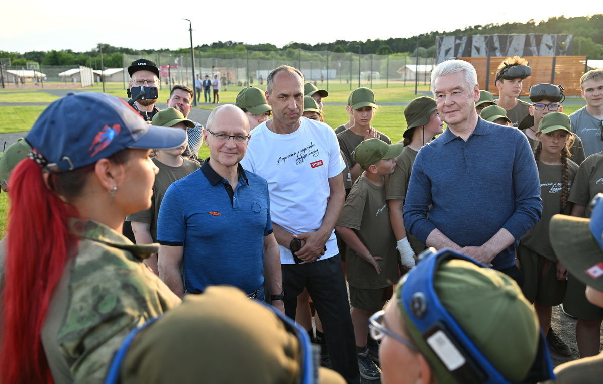    Первый заместитель руководителя Администрации президента РФ Сергей Кириенко и мэр Москвы Сергей Собянин  Пресс-служба мэра и правительства Москвы