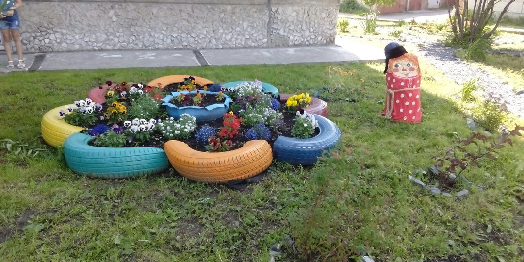 Клумбы из покрышек во дворе: законно ли это, можно ли штрафовать и как обжаловать — разбор судебной практики