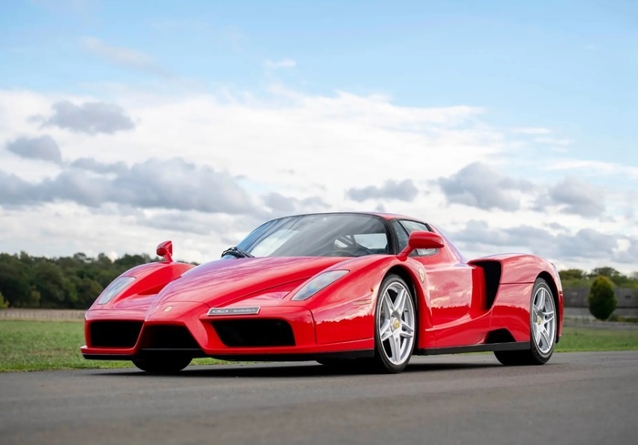 Ferrari Enzo назвали в честь прославленного гонщика Энцо Феррари. Фото: rmsothebys.com